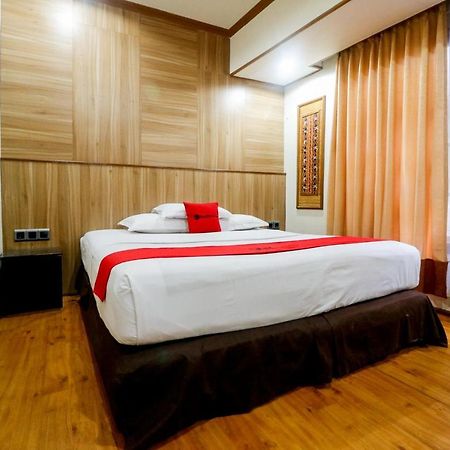 Reddoorz Plus @ Banjarmasin Tengah Hotell Exteriör bild