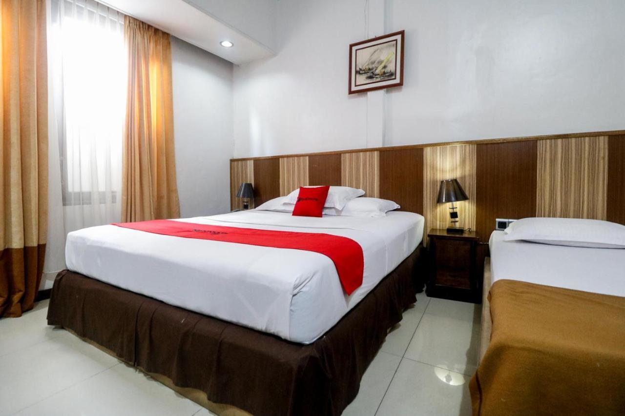 Reddoorz Plus @ Banjarmasin Tengah Hotell Exteriör bild